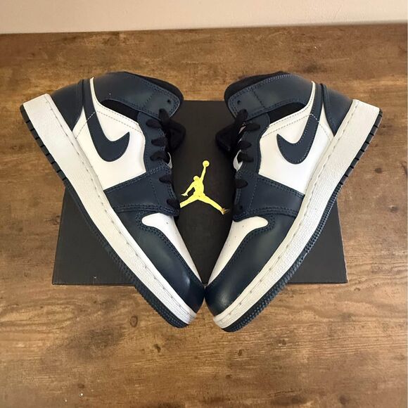 Jordan 1 Mid ‘Armory Navy’ (GS) size 5.5Y/7W - Picture 8 of 10
